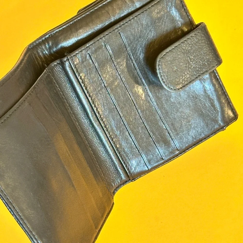 Chanel Black Wallet The Caviar Skin 4x4 Compact bifold wallet in good condition. - Picture 10 of 13